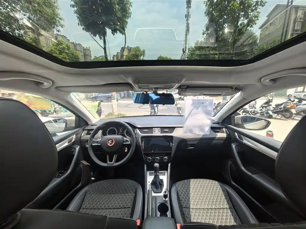 Skoda Octavia 2020 — фото 11