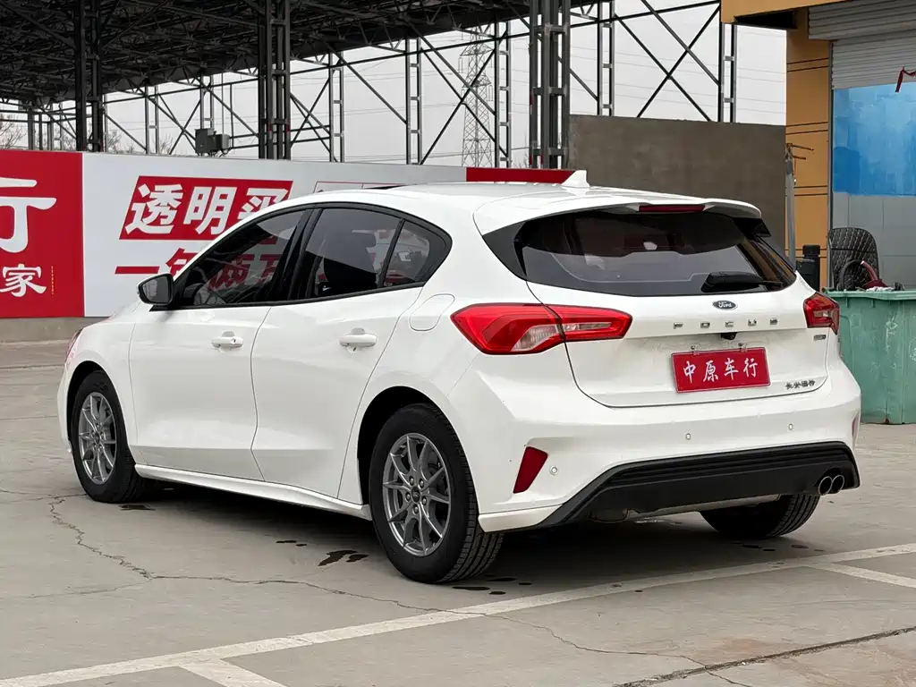 Ford Focus 2020 — фото 18