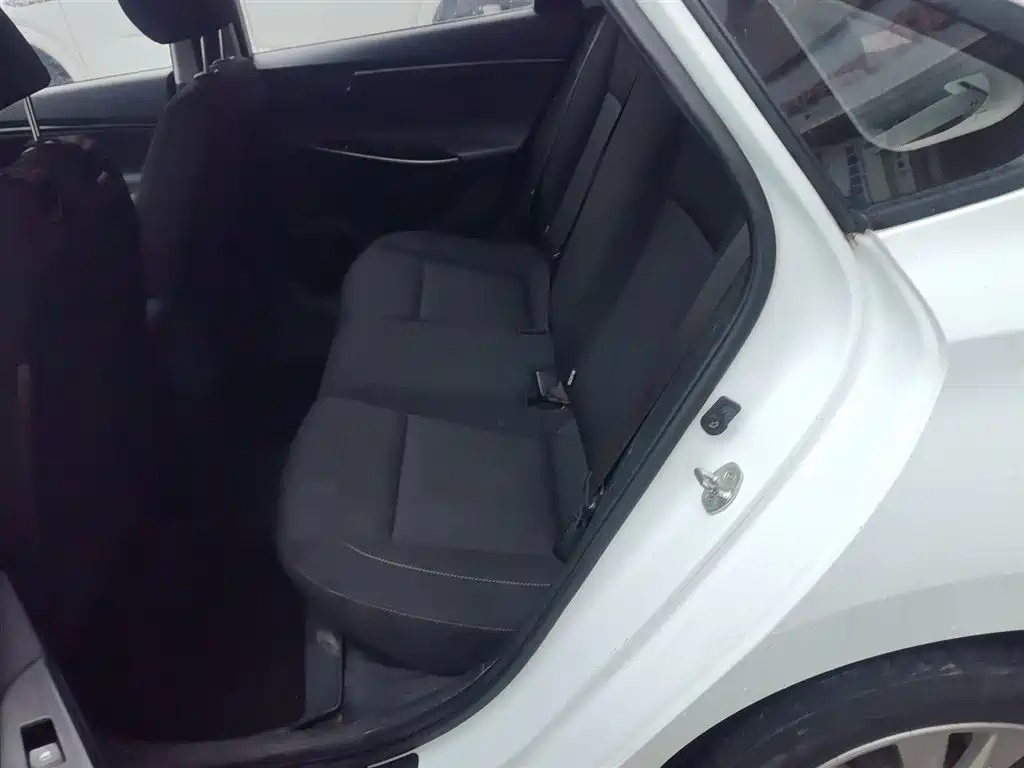 Hyundai Elantra 2020 — фото 17