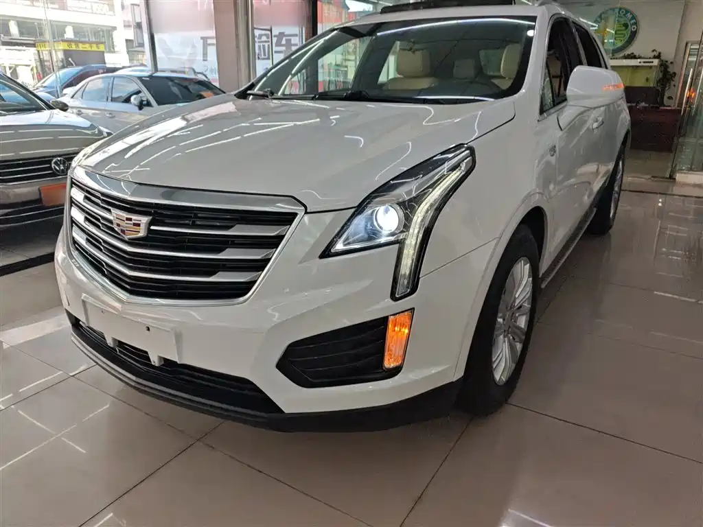 Cadillac XT5 2017 — фото 1