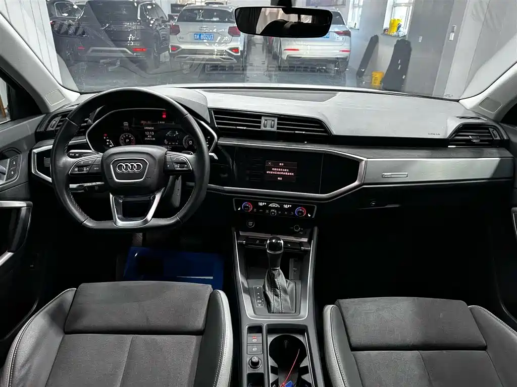 Audi Q3 2022 — фото 11
