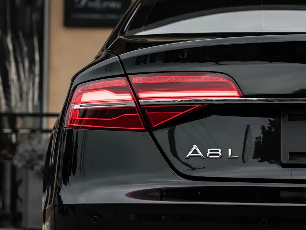 Audi A8 2014 — фото 9