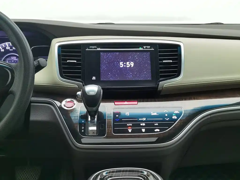 Honda Odyssey 2017 — фото 12