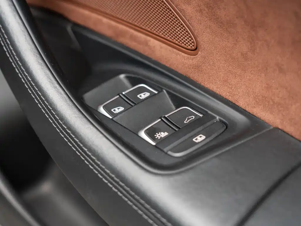 Audi A8 2014 — фото 28