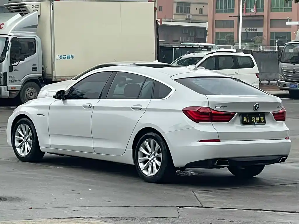 BMW 5 Series GT 2016 — фото 8