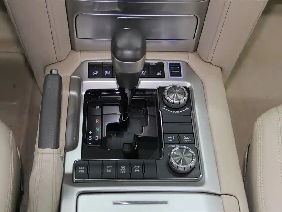 Toyota Land Cruiser 2020 — фото 17