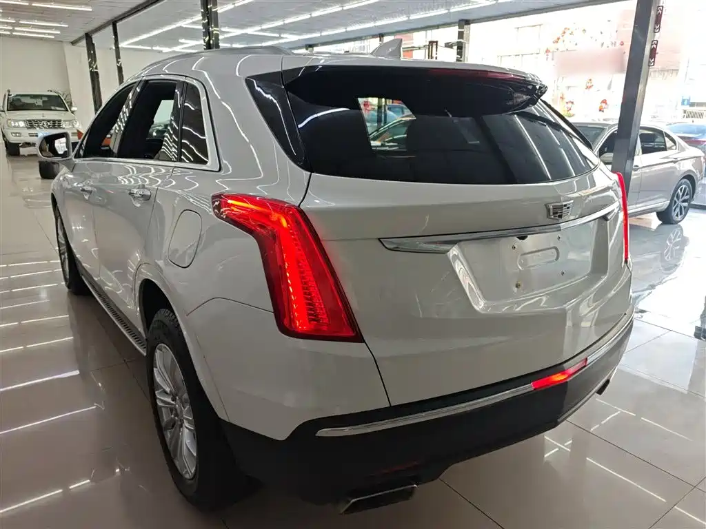 Cadillac XT5 2017 — фото 5