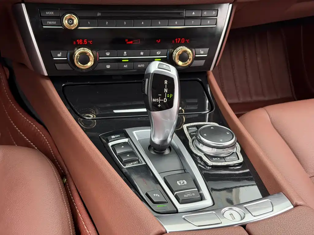 BMW 5 Series GT 2016 — фото 13