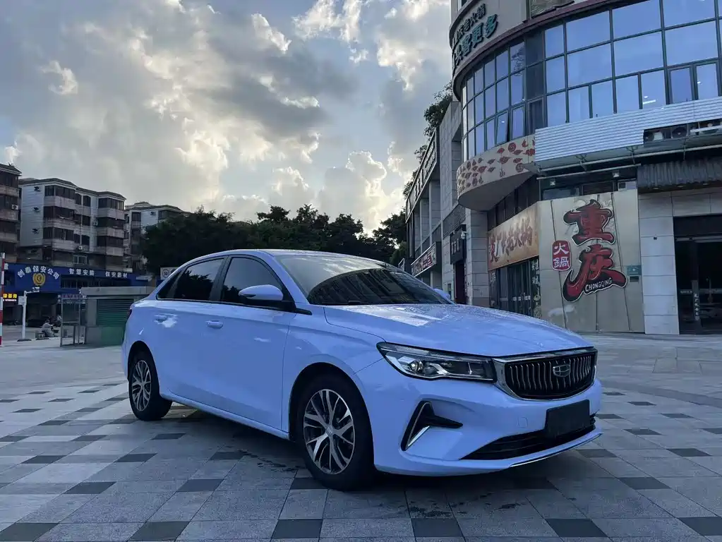Geely Emgrand 2023