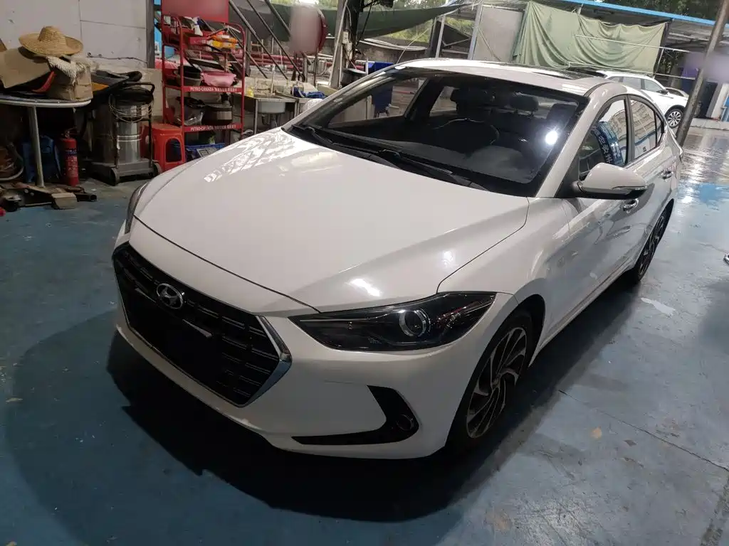 Hyundai Elantra 2019 — фото 2