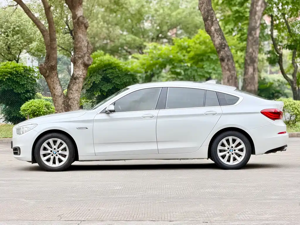 BMW 5 Series GT 2016 — фото 4