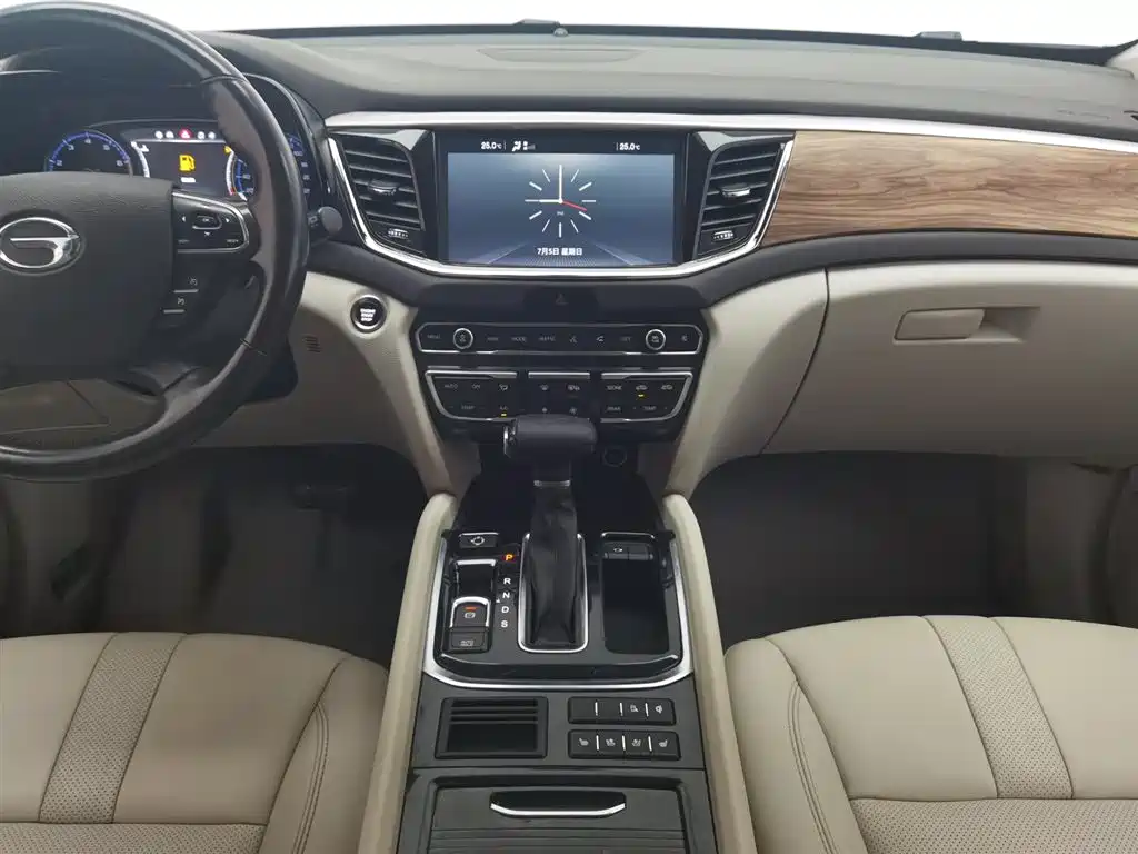 GAC Motor Trumpchi GS8 2017 — фото 12