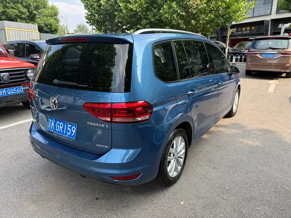 Volkswagen Touran 2017 — фото 6