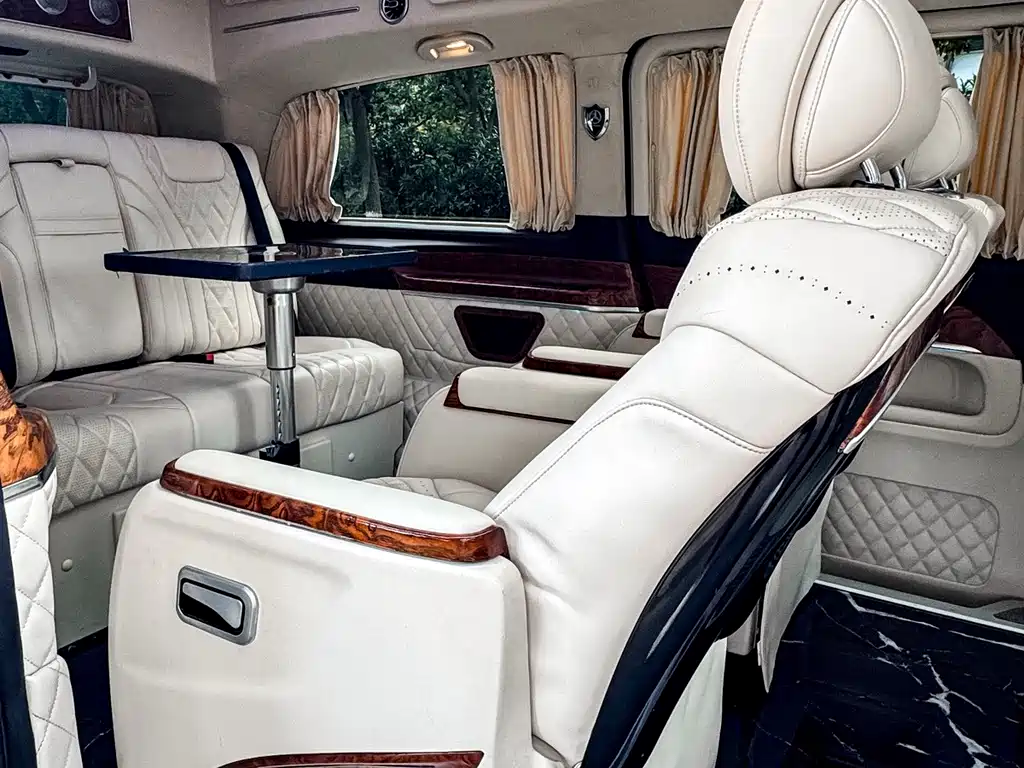 Mercedes-Benz V-Class 2021 — фото 22