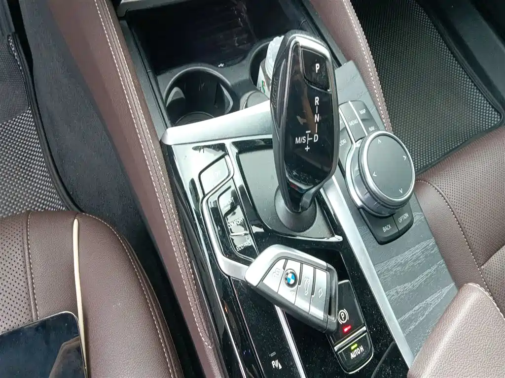 BMW 5 Series 2021 — фото 10