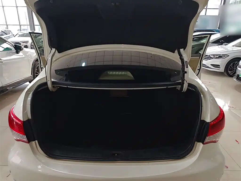Nissan Sylphy 2017 — фото 19