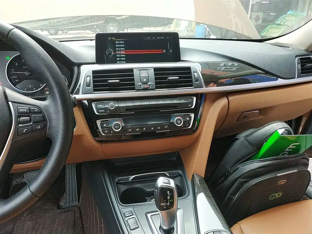 BMW 3 Series 2016 — фото 13