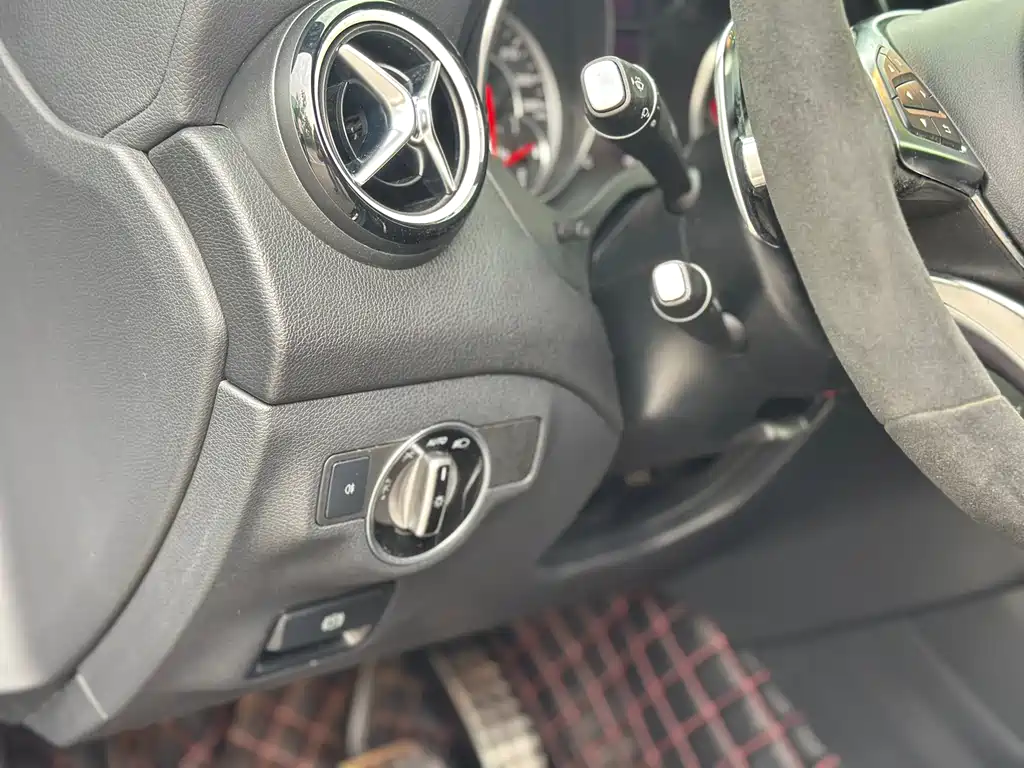 Mercedes-Benz CLA AMG 2019 — фото 19