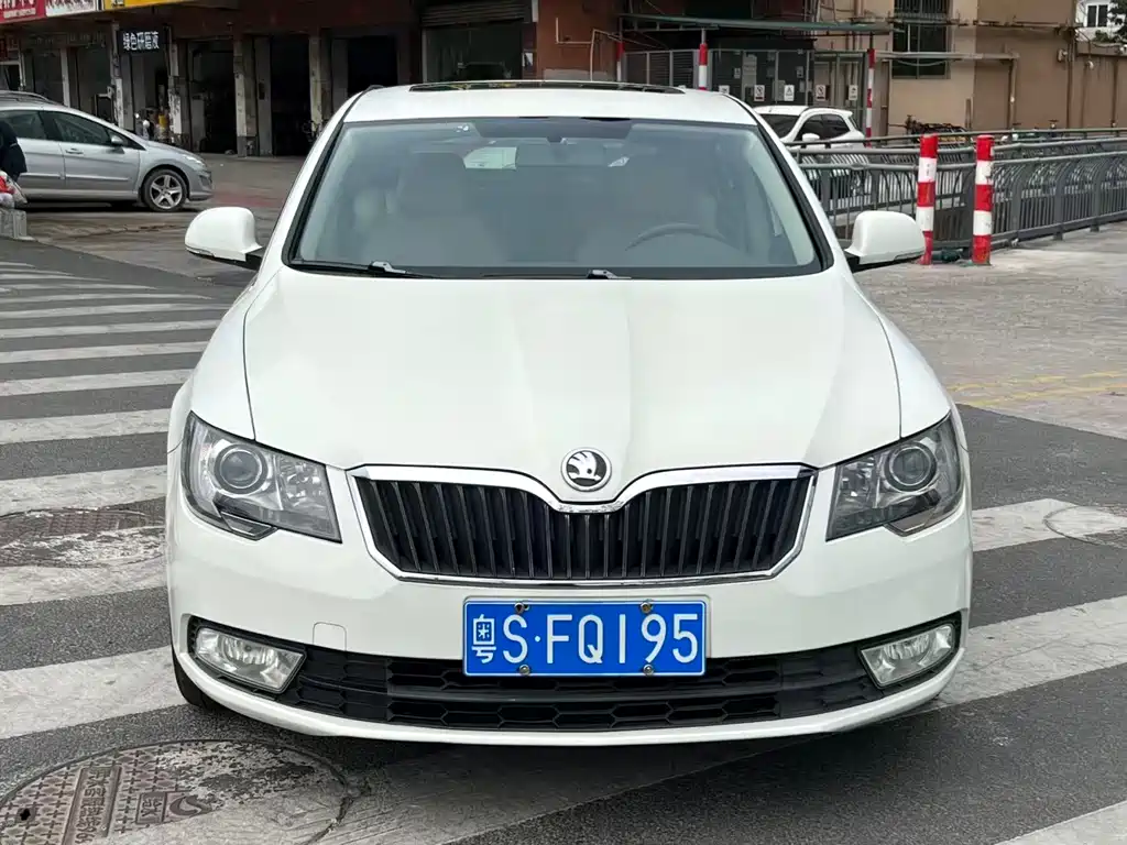 Skoda Superb 2014 — фото 2