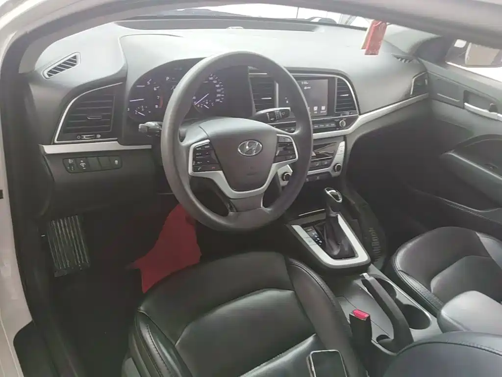 Hyundai Elantra 2016 — фото 10