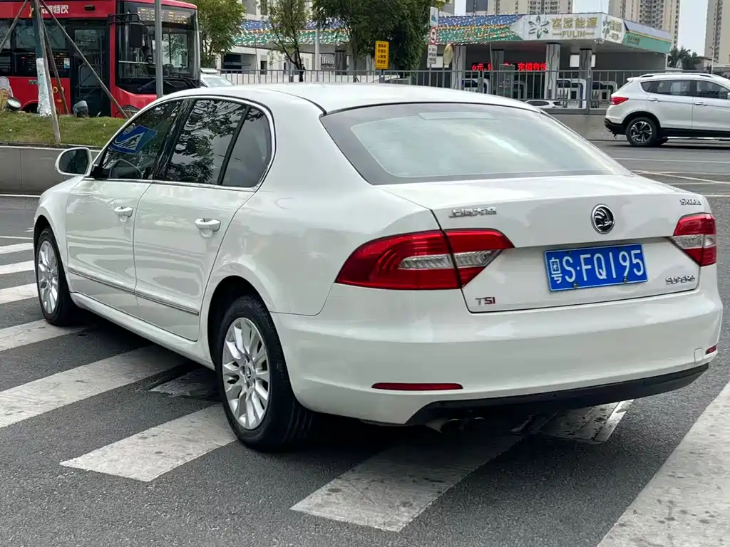 Skoda Superb 2014 — фото 6