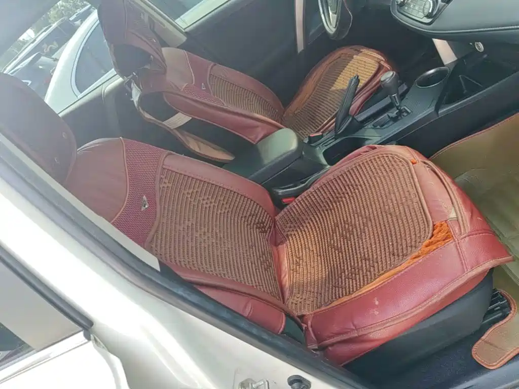 Toyota RAV4 2015 — фото 25