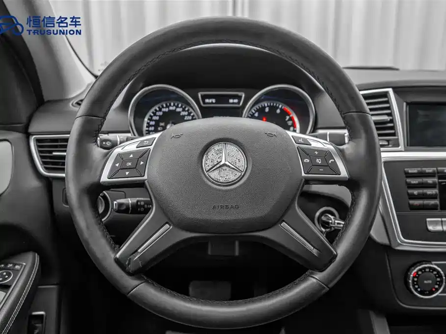 Mercedes-Benz M-Class 2015 — фото 17