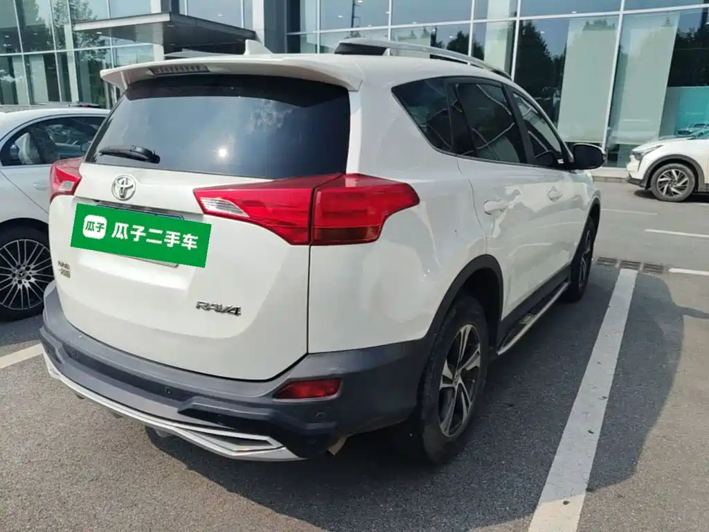 Toyota RAV4 2015 — фото 7
