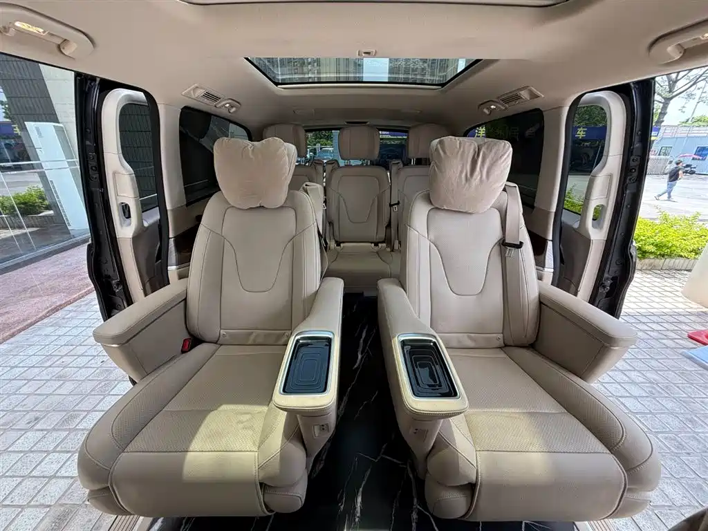 Mercedes-Benz V-Class 2023 — фото 23