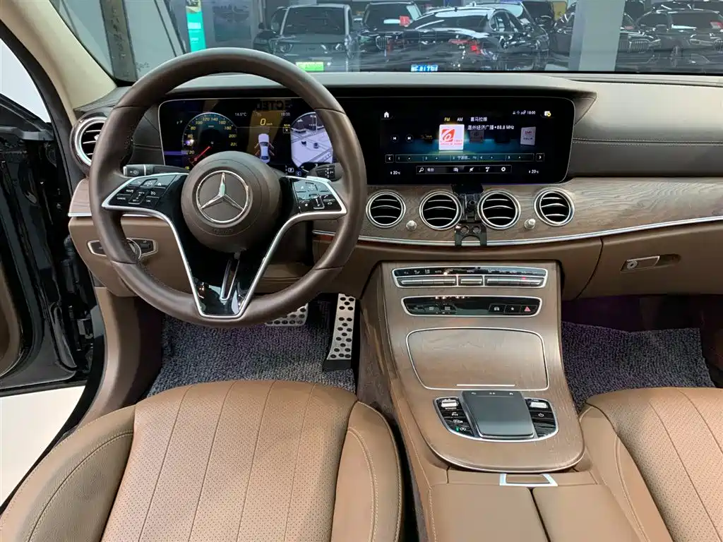 Mercedes-Benz E-Class 2024 — фото 11