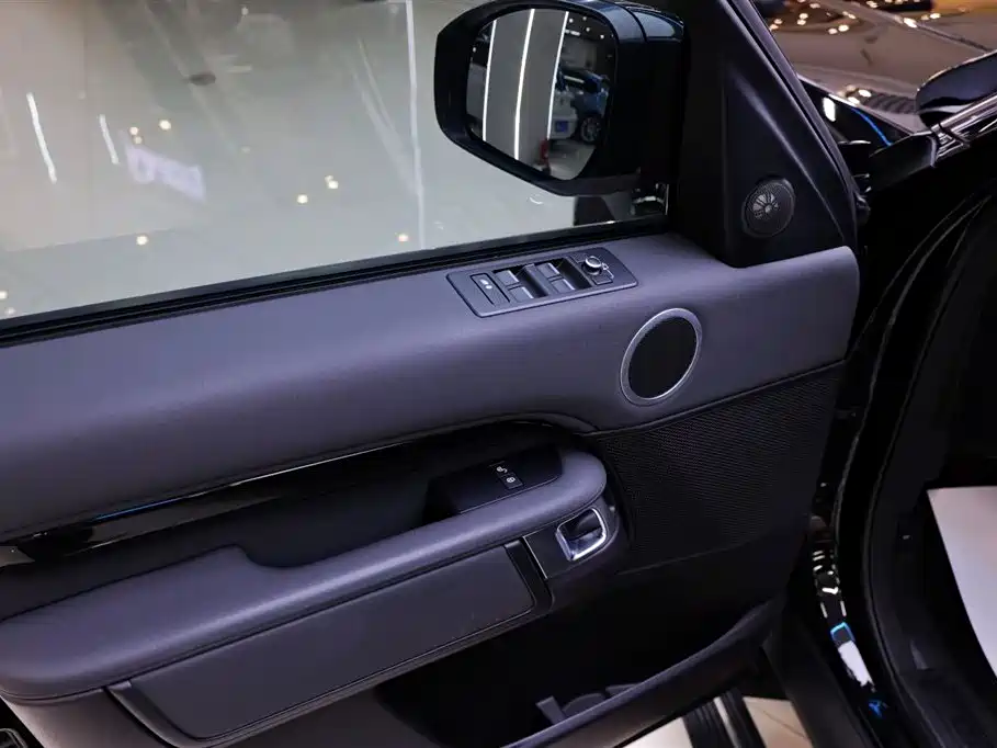 Land Rover Discovery 2018 — фото 17