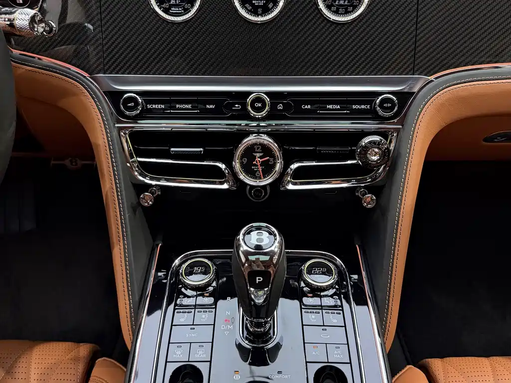 Bentley Flying Spur 2024 — фото 8