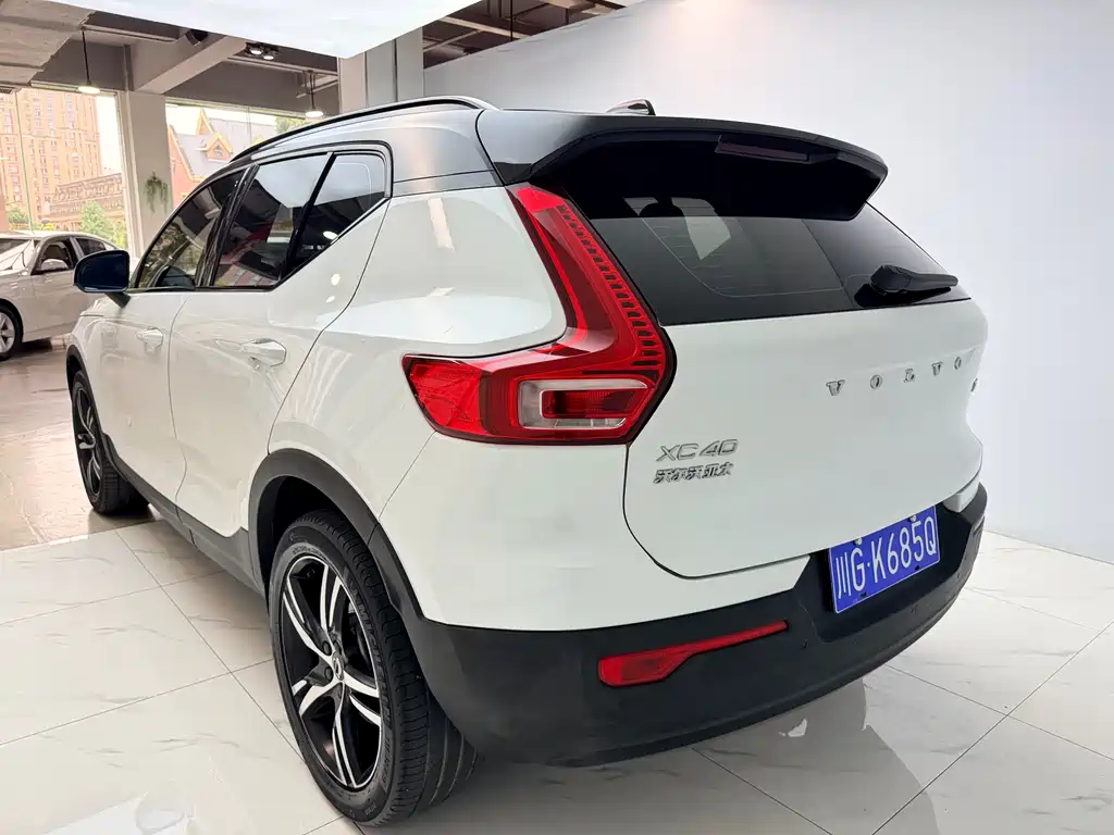Volvo XC40 2021 — фото 5