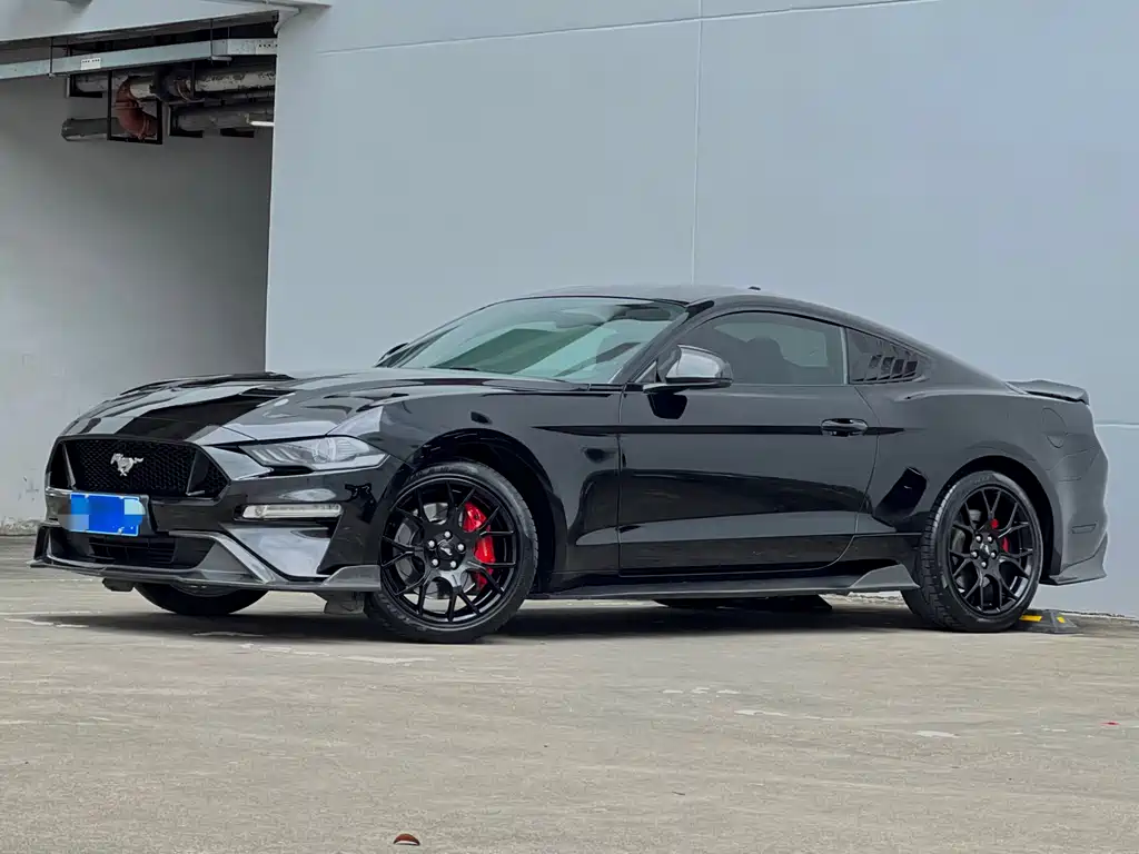 Ford Mustang 2021 — фото 1
