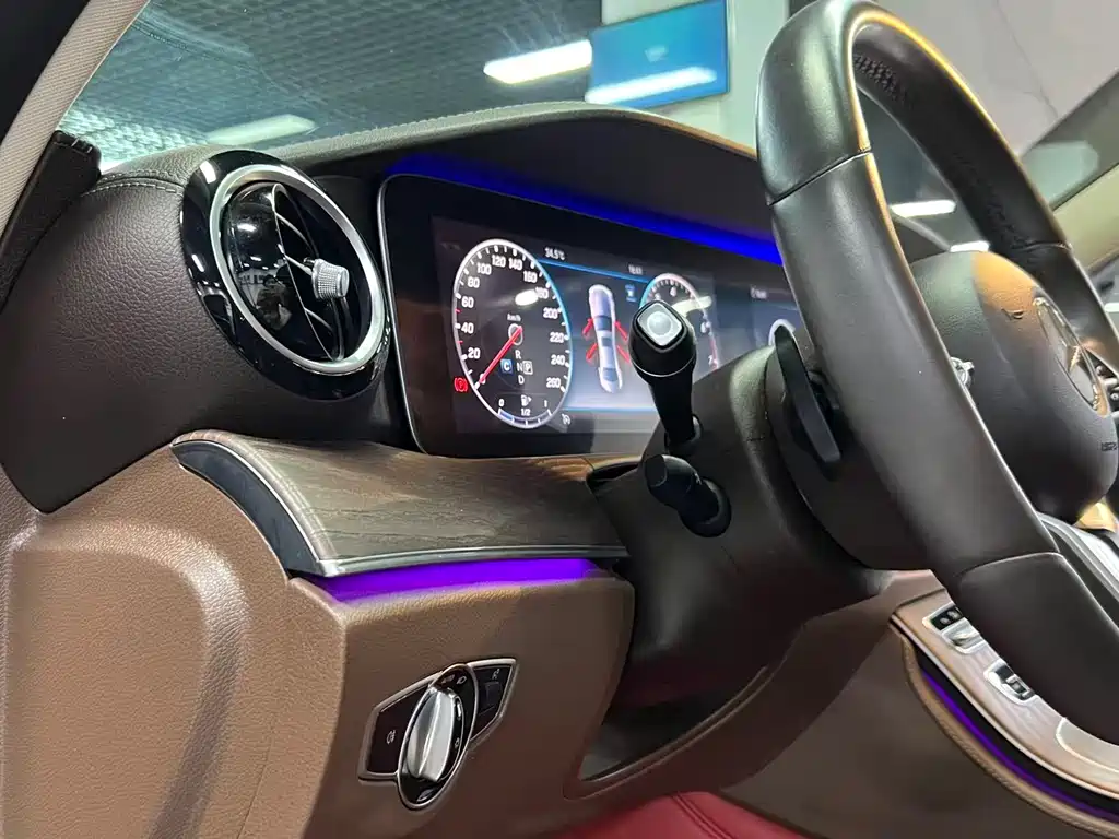 Mercedes-Benz E-Class 2020 — фото 16