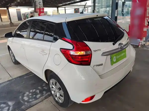 Toyota Yaris L 2021