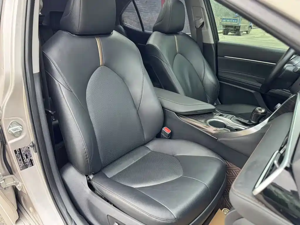 Toyota Camry 2019 — фото 13