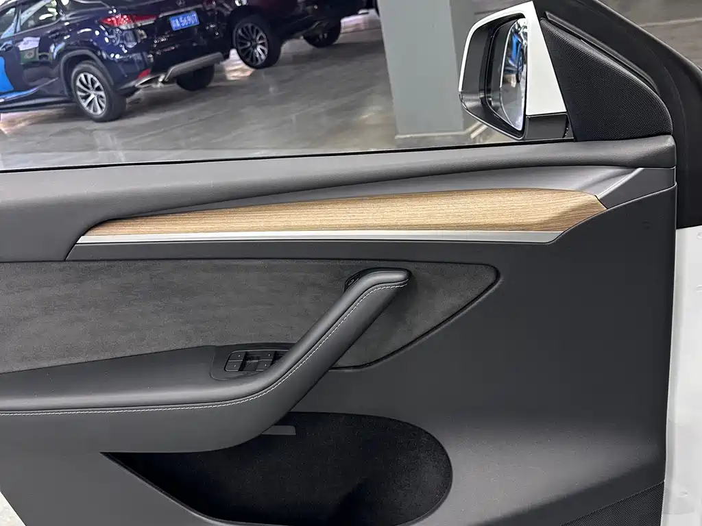 Tesla Model Y 2022 — фото 13
