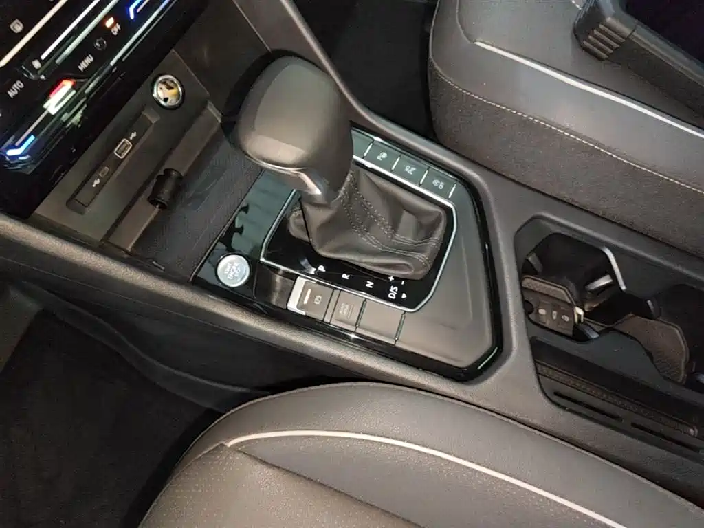 Volkswagen Tiguan L 2022 — фото 14