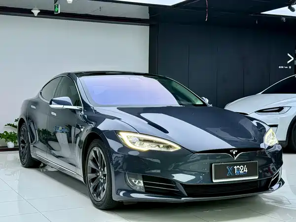 Tesla Model S 2018