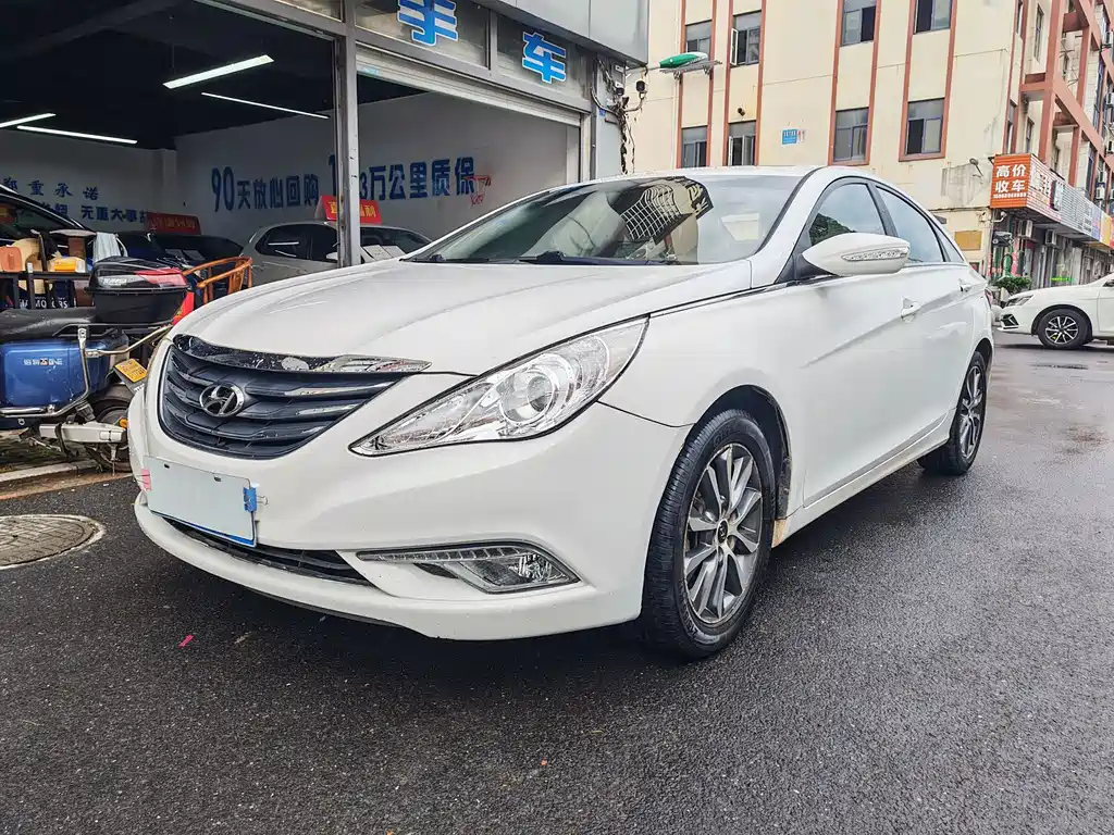 Hyundai Sonata 2013 — фото 1