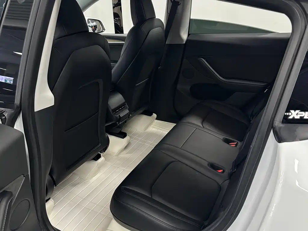Tesla Model Y 2022 — фото 15