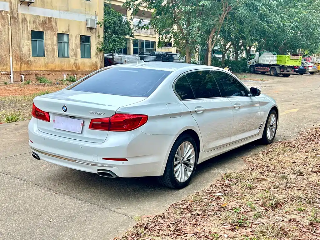 BMW 5 Series 2019 — фото 9