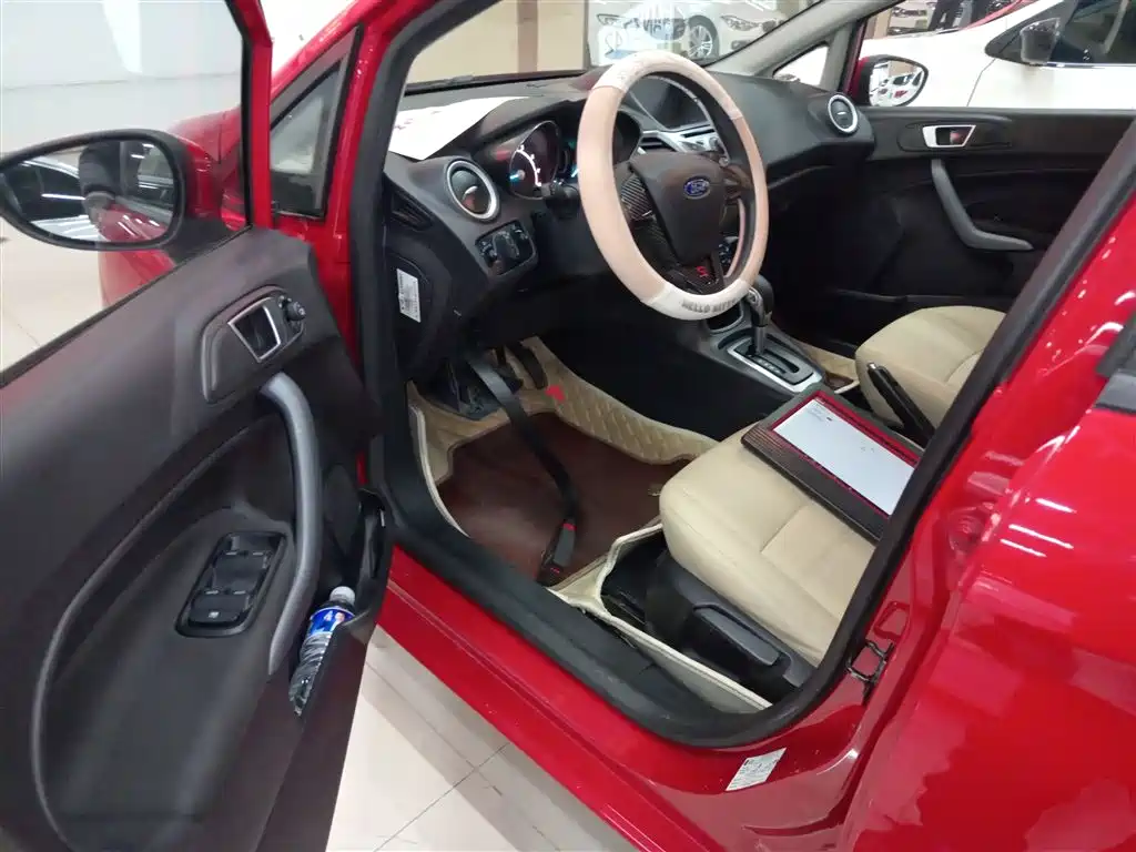 Ford Fiesta 2015 — фото 15