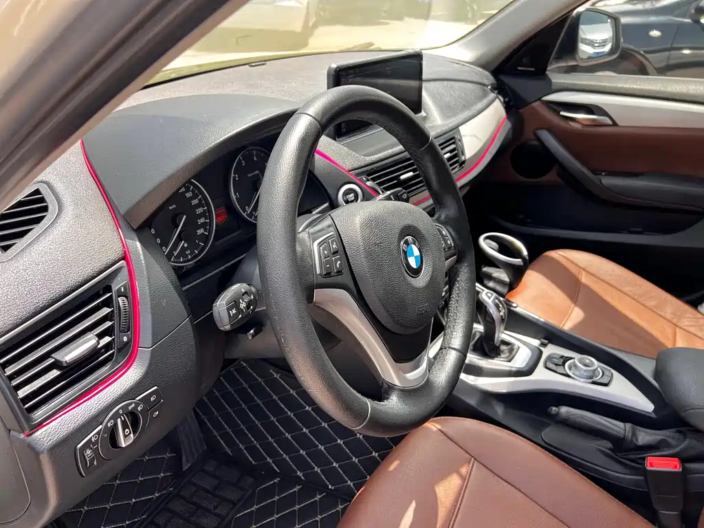 BMW X1 2015 — фото 8