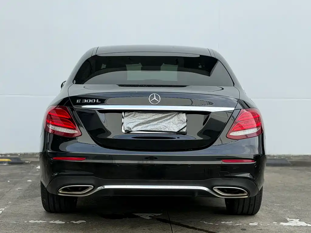 Mercedes-Benz E-Class 2017 — фото 11