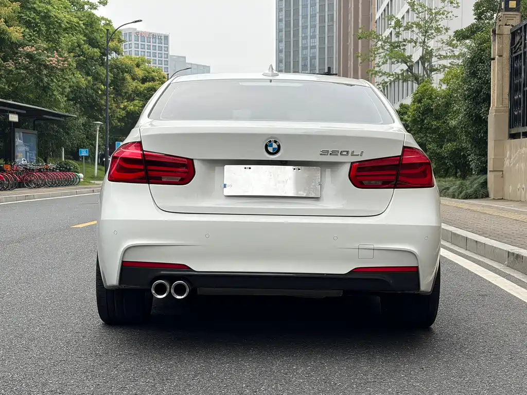 BMW 3 Series 2019 — фото 16
