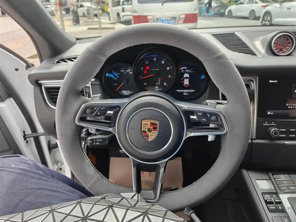 Porsche Macan 2018 — фото 16