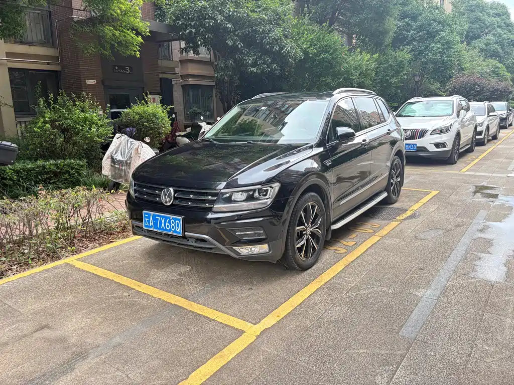 Volkswagen Tiguan L 2019 — фото 1