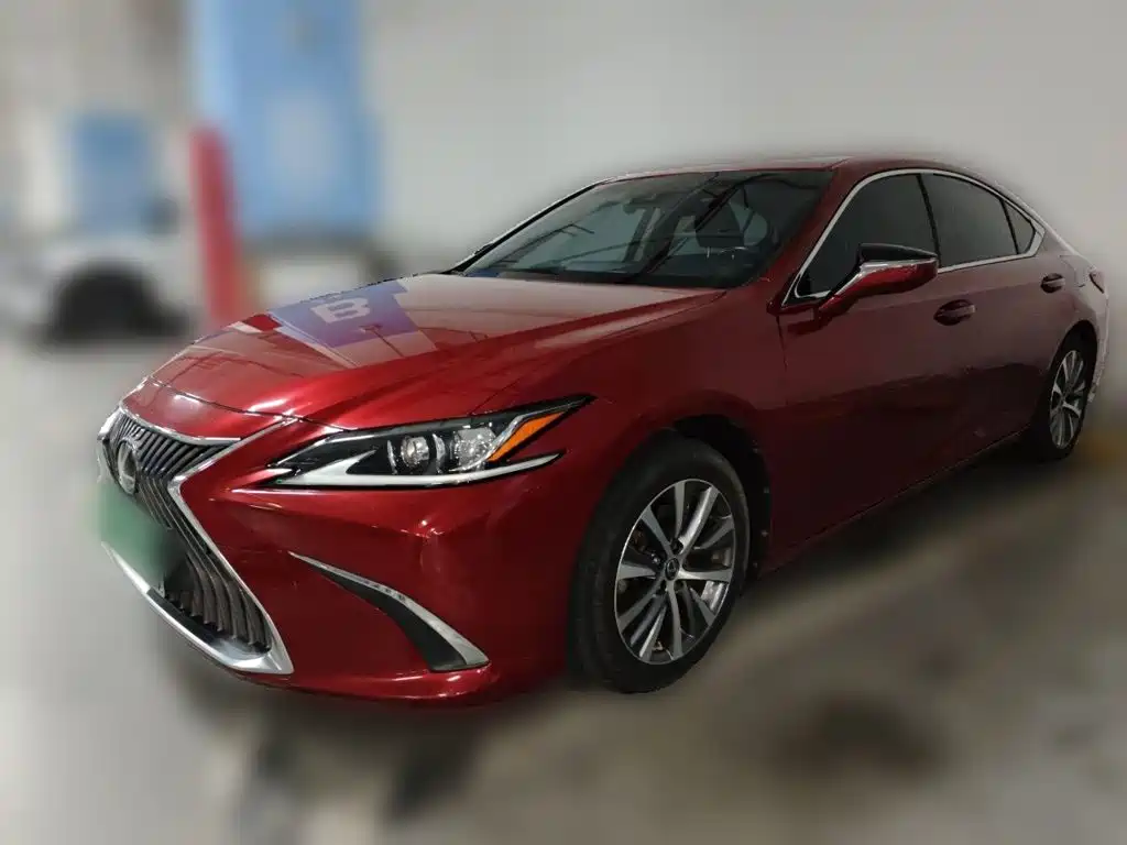 Lexus ES 2020 — фото 1